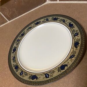 Mikasa Intaglio Arabella CAC01 12 3/4" Chop Plate Round Platter